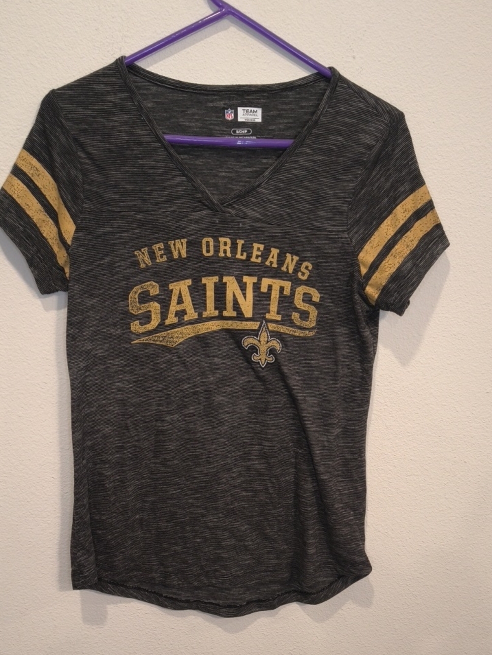 NFL New Orleans Saints Ladies Black and Gold V-Neck Tee Small